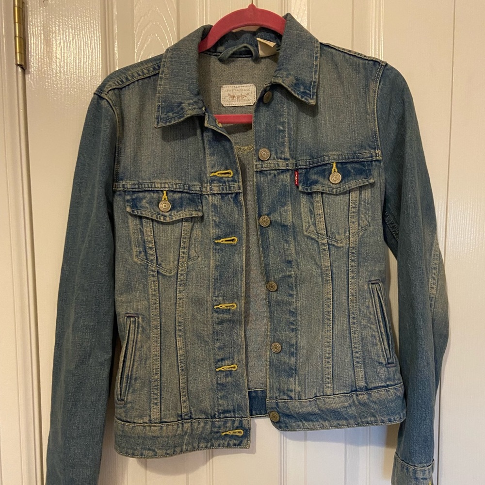 Levi’s denim jacket! XS